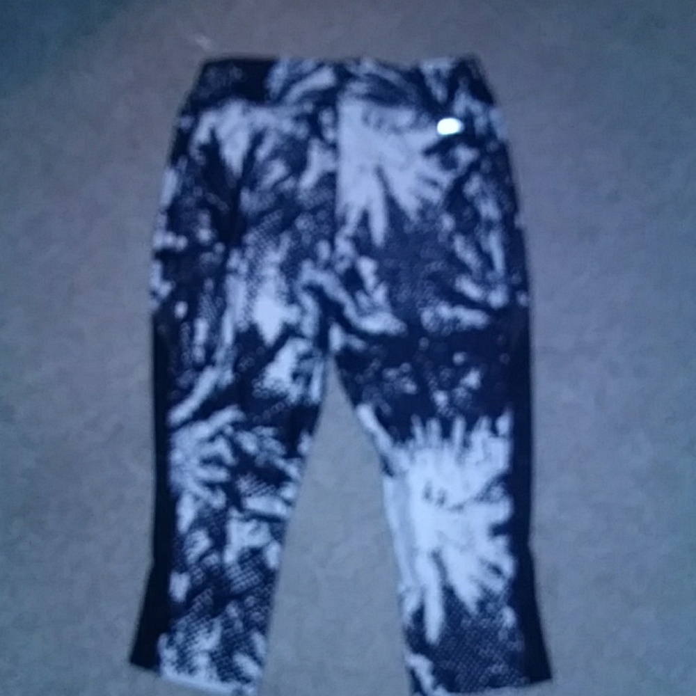 Black & white yoga pants